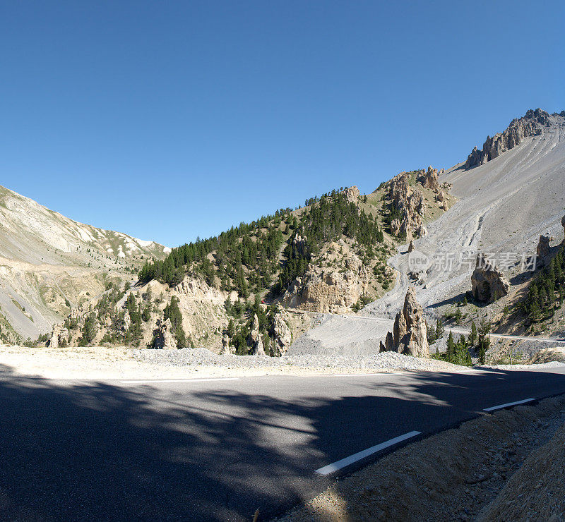 通往阿尔卑斯山 Col D'Izoard 的山路 La casse Desserte